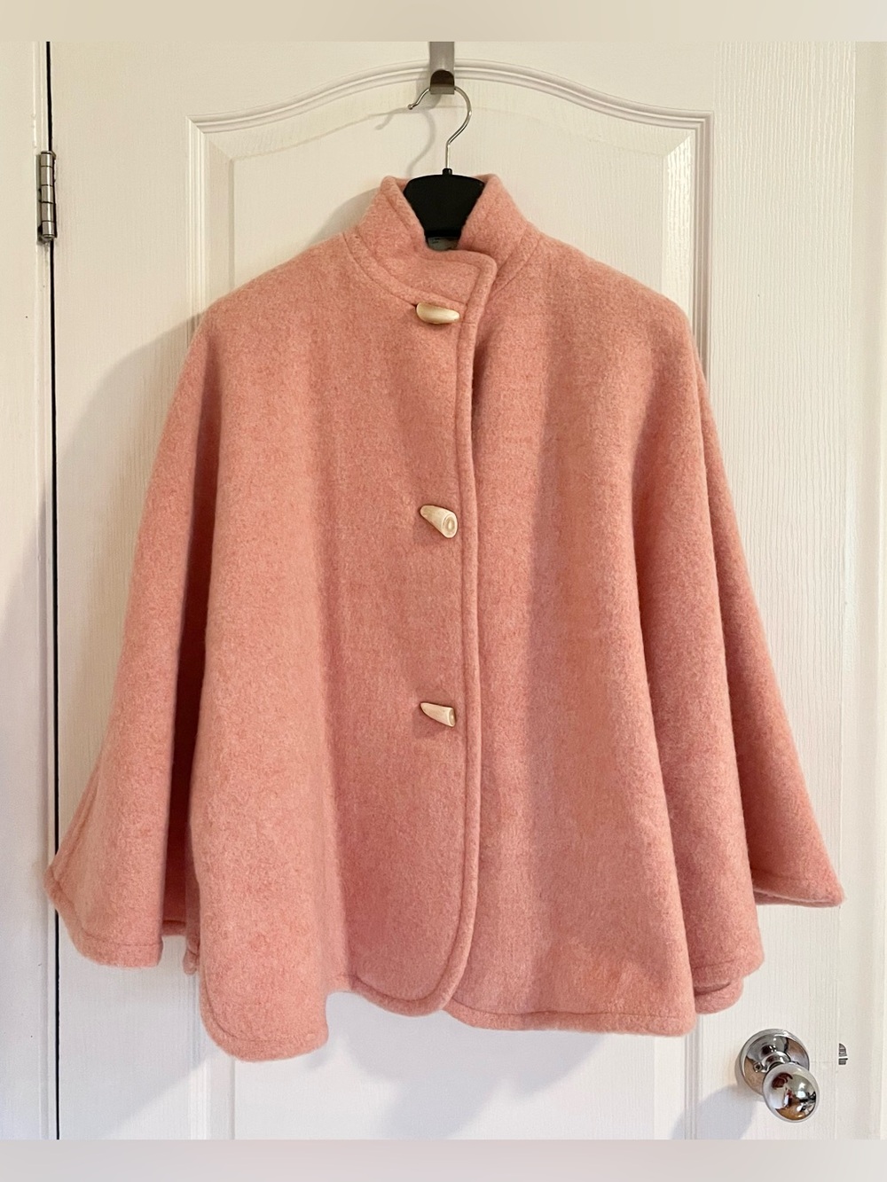 NWOT Women’s Guy Laroche 100% Wool Cape Coat
